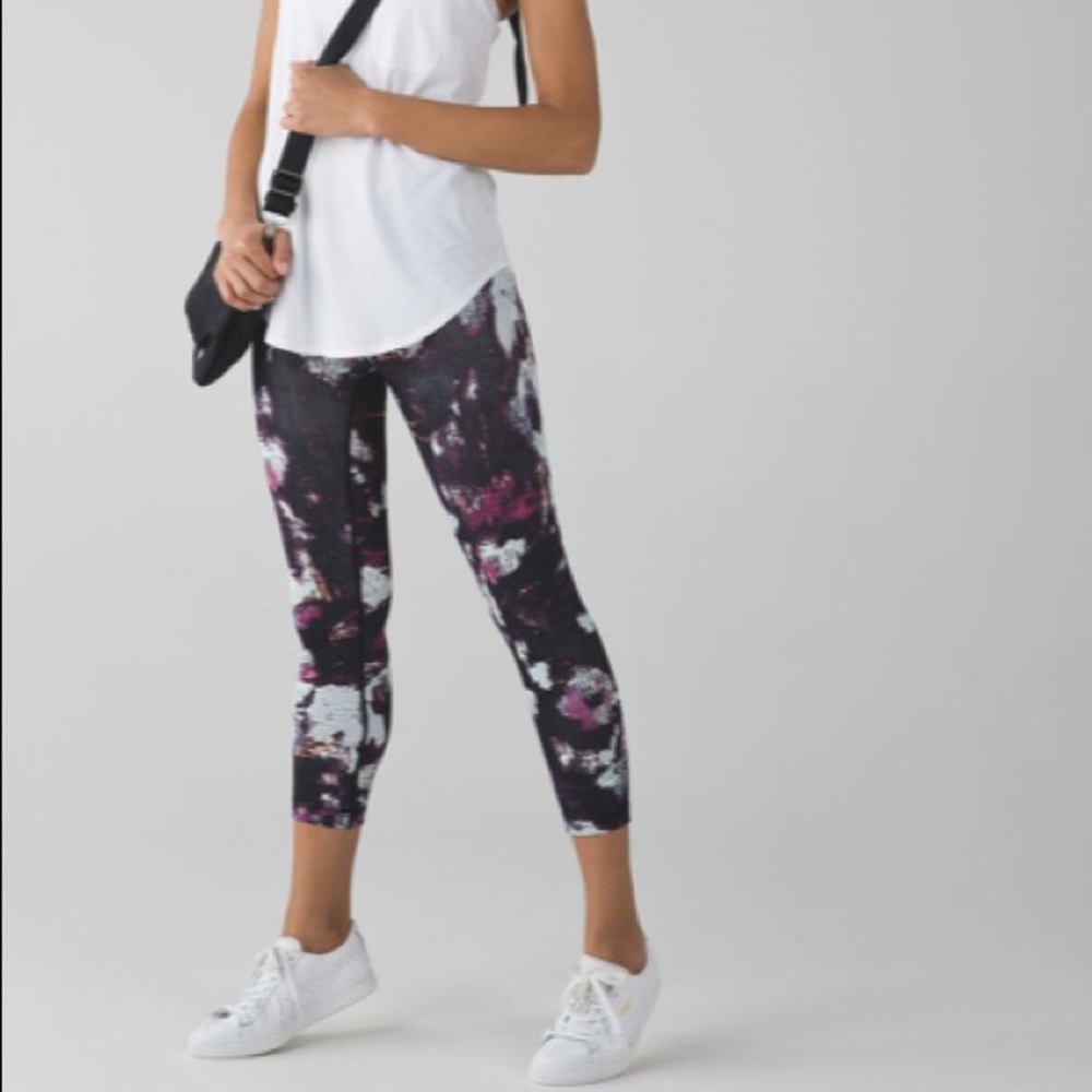Lululemon Wunder Under Crop 
Kara Blossom Multi 6